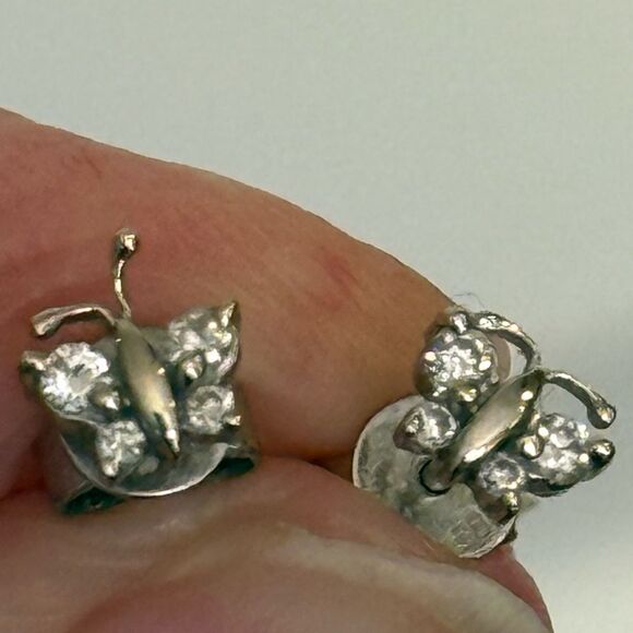 DIAMOND BUTTERFLY EARRINGS 14K WHITE GOLD STUD 8 STONES DAINTY DETAILED ANTENNAE - Picture 4 of 10